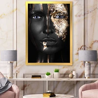 Toile « Portrait of A Afro American Girl with Gold Makeup »