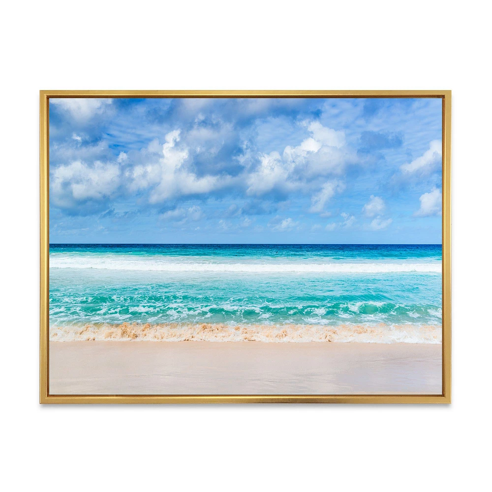 Toile  « Tranquil Beach Under White Clouds »