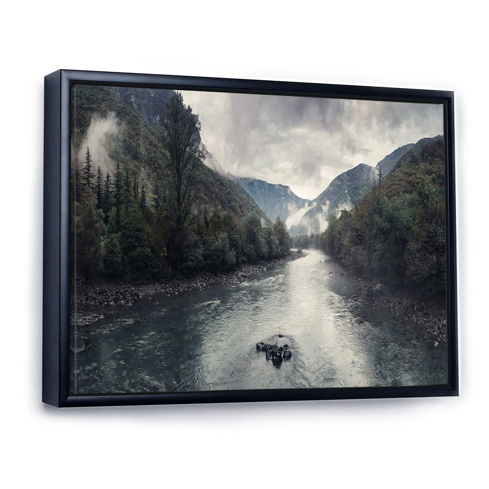 Toile imprimée « Mountain River with Fog and Rain »