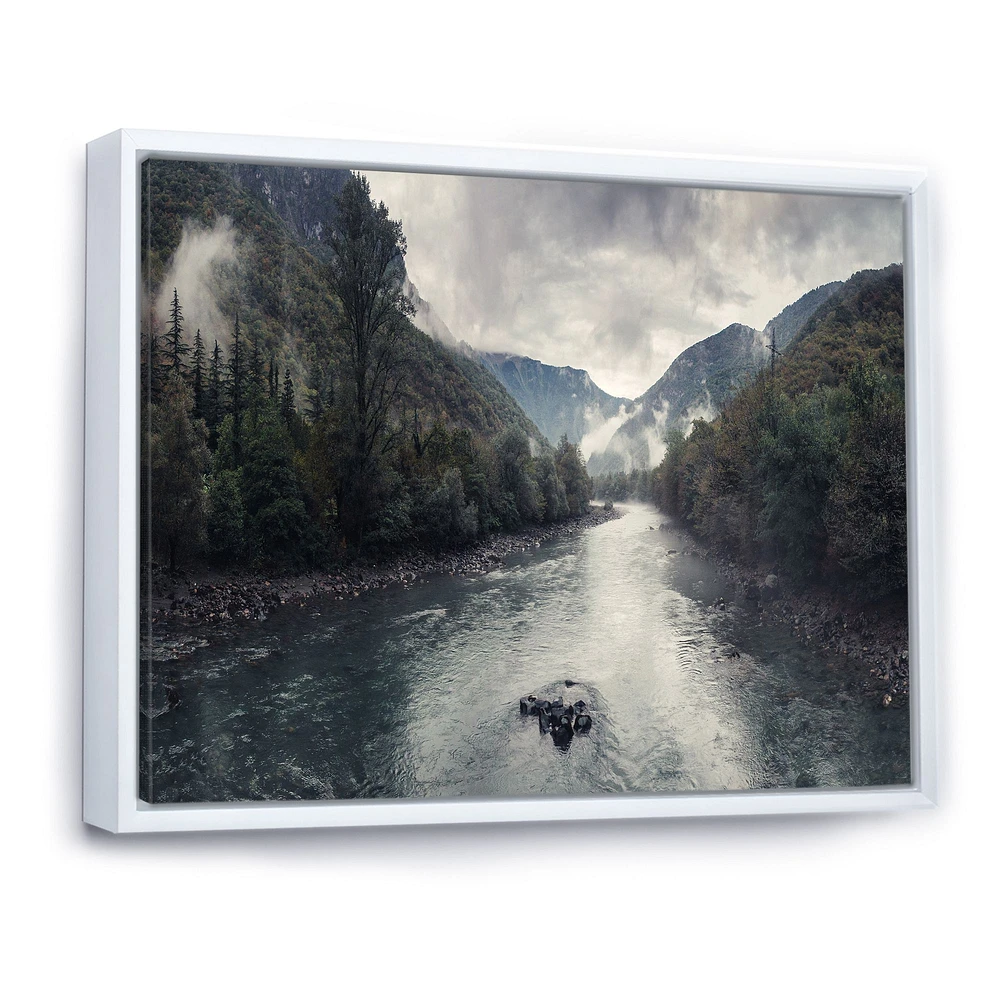 Toile imprimée « Mountain River with Fog and Rain »