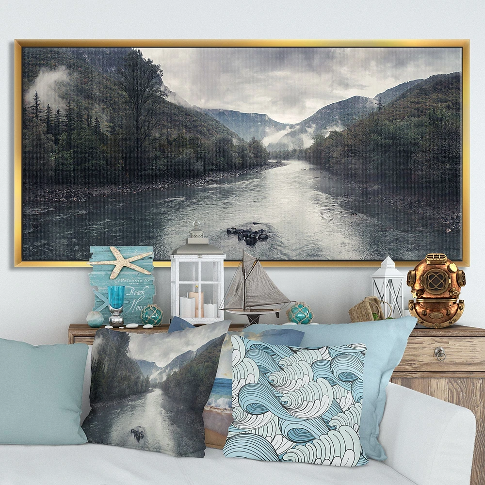 Toile imprimée « Mountain River with Fog and Rain »