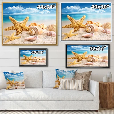 Toile imprimée « Starfish and Seashells on Beach »