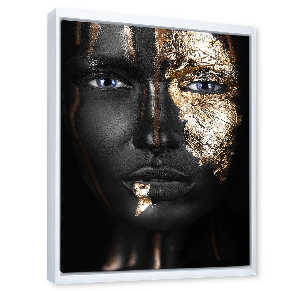 Toile « Portrait of A Afro American Girl with Gold Makeup »