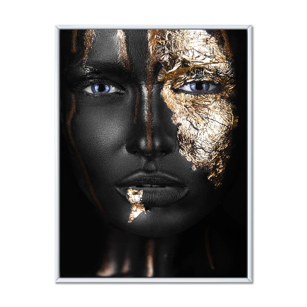 Toile « Portrait of A Afro American Girl with Gold Makeup »