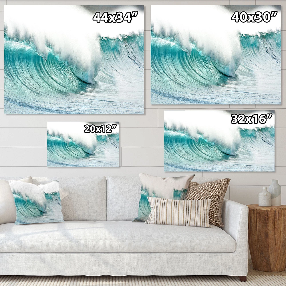 Toile « Massive Blue Waves Breaking Beach »