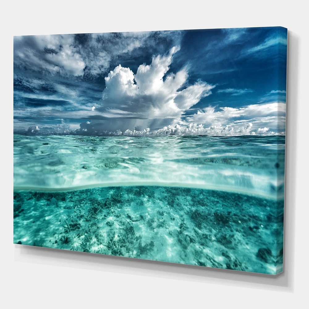 Toile « Amazing Underwater Seascape and Clouds »