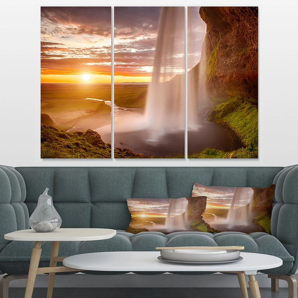 Toile multi-panneaux « Seljalandsfoss Waterfall at Sunset »