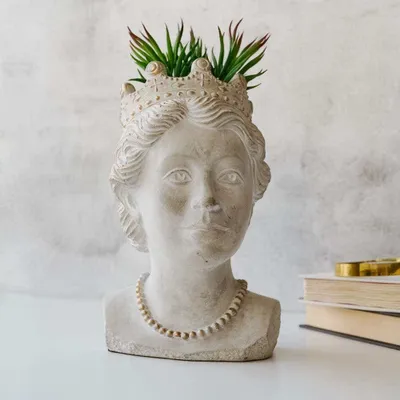 Queen's head planter