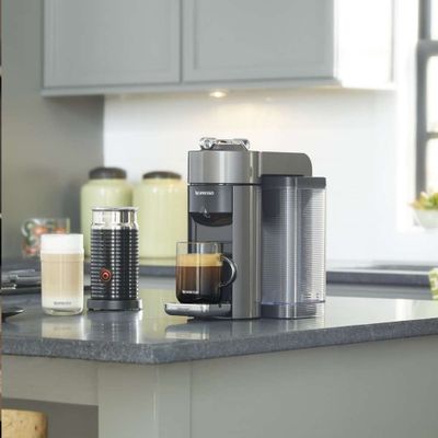 Machine à café et espresso vertuo deluxe de nespresso® avec aeroccino graphite métal par de'longhi