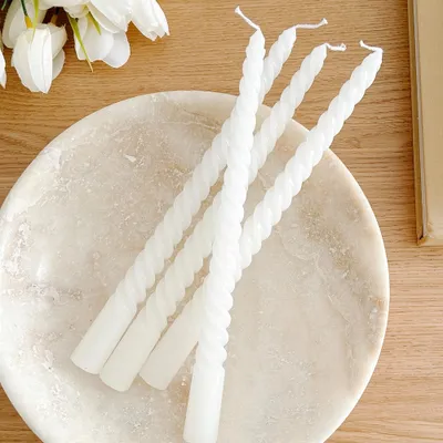 Set of 4 twisted dinner candles - white