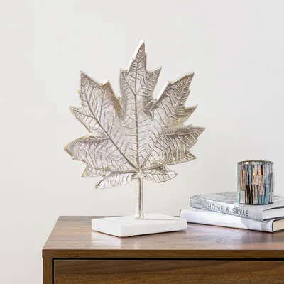Maple leaf decor sculpture by torre & tagus