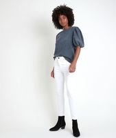 L'iconique slim jean satin de coton organique et recyclé écru Sultan