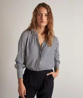 Chemise fluide rayée marine et blanche Theonie