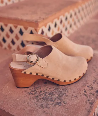 Sabots en cuir velours beiges Clothilde