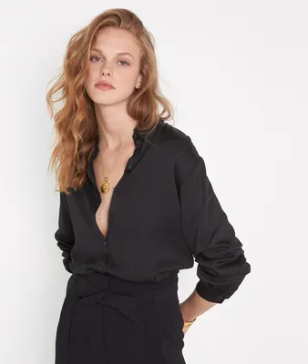 Chemise fluide à l'aspect satiné noire Carla