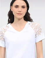 T-shirt Col V Dentelle par Gabby Isabella