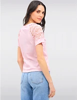 T-shirt Col V Dentelle par Gabby Isabella