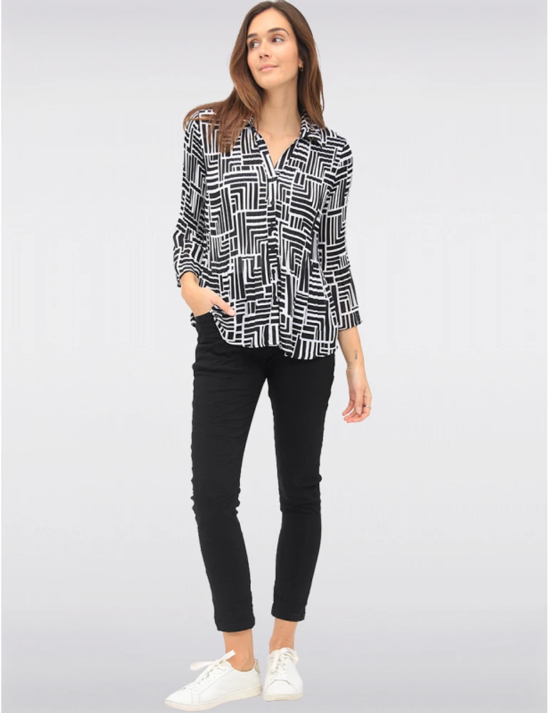 Manteaux | La maison du manteau au Québec Blouse Chic à Imprimé N/B Plissée Boutonnée Manches Évasées par Ninety