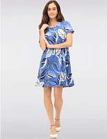 Manteaux | La maison du manteau au Québec Robe Évasée Fluide à Imprimé Feuilles Manche Courte & Col Rond par Amani Couture