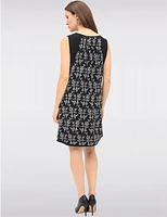 Manteaux | La maison du manteau au Québec Robe Fluide Sans Manches Noire et Blanche avec Empiècement Imprimé par Devia