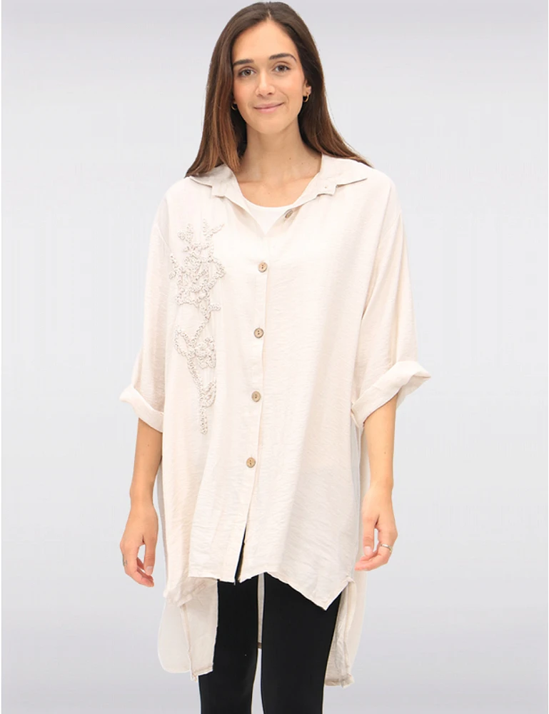 Manteaux | La maison du manteau au Québec Chemise Boutonnée 3/4 avec Applique Florale & Fentes Latérales par Froccella