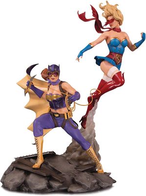 Statuette DC Collectibles - DC Bombshells - Batgirl et Supergirl - 38 cm