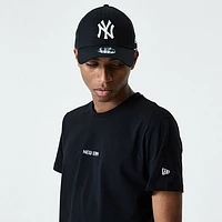 Playera Manga Corta New Era Essentials Negra