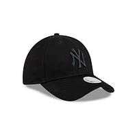 New York Yankees Women's League Essentials  9FORTY Strapback para Mujer
