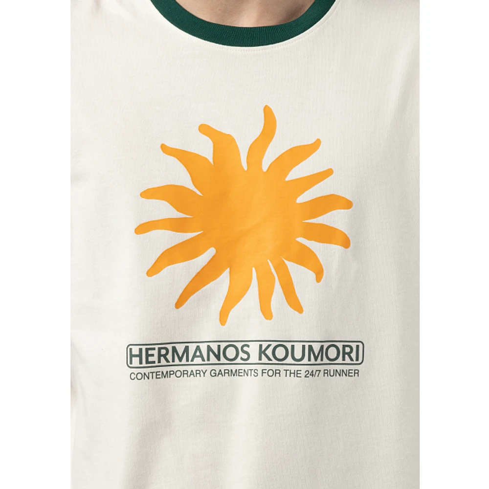 Playera Manga Corta Hermanos Koumori X New Era Sun Chrome