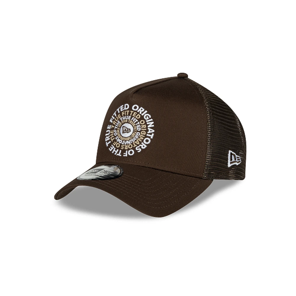 New Era Circle 9FORTY AF Trucker Snapback Café