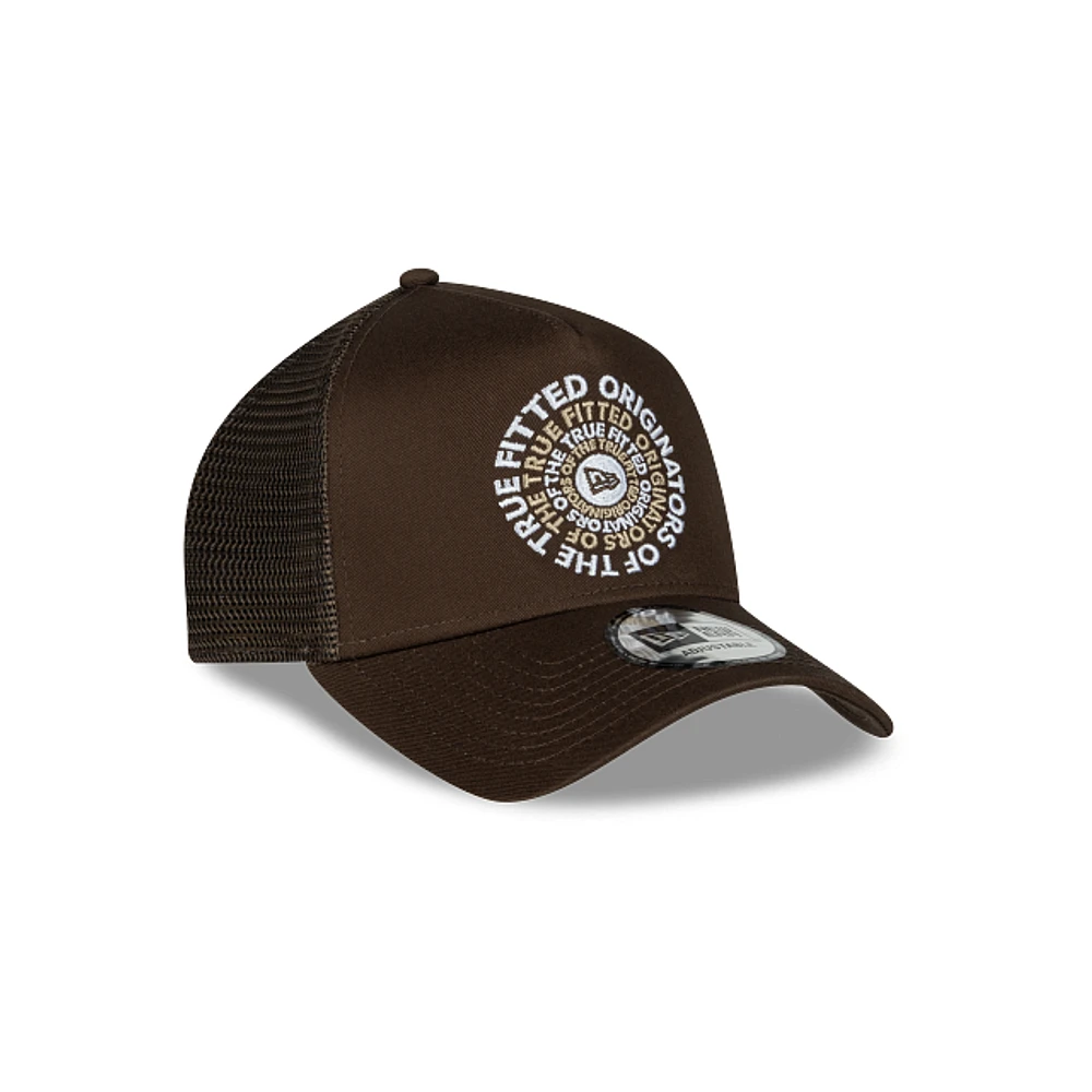 New Era Circle 9FORTY AF Trucker Snapback Café