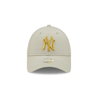 New York Yankees MLB Metallic Logo 9FORTY Strapback para Mujer