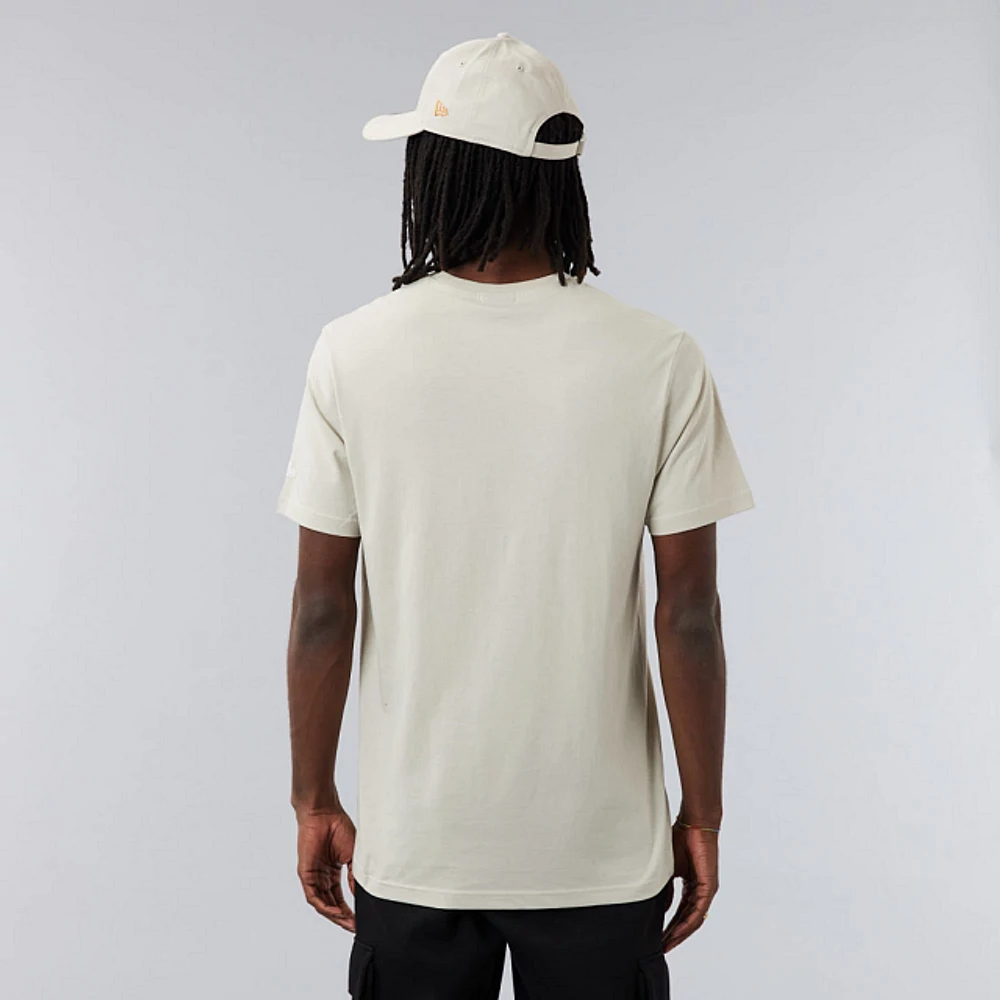 Playera Manga Corta New Era Essentials Script Blanca