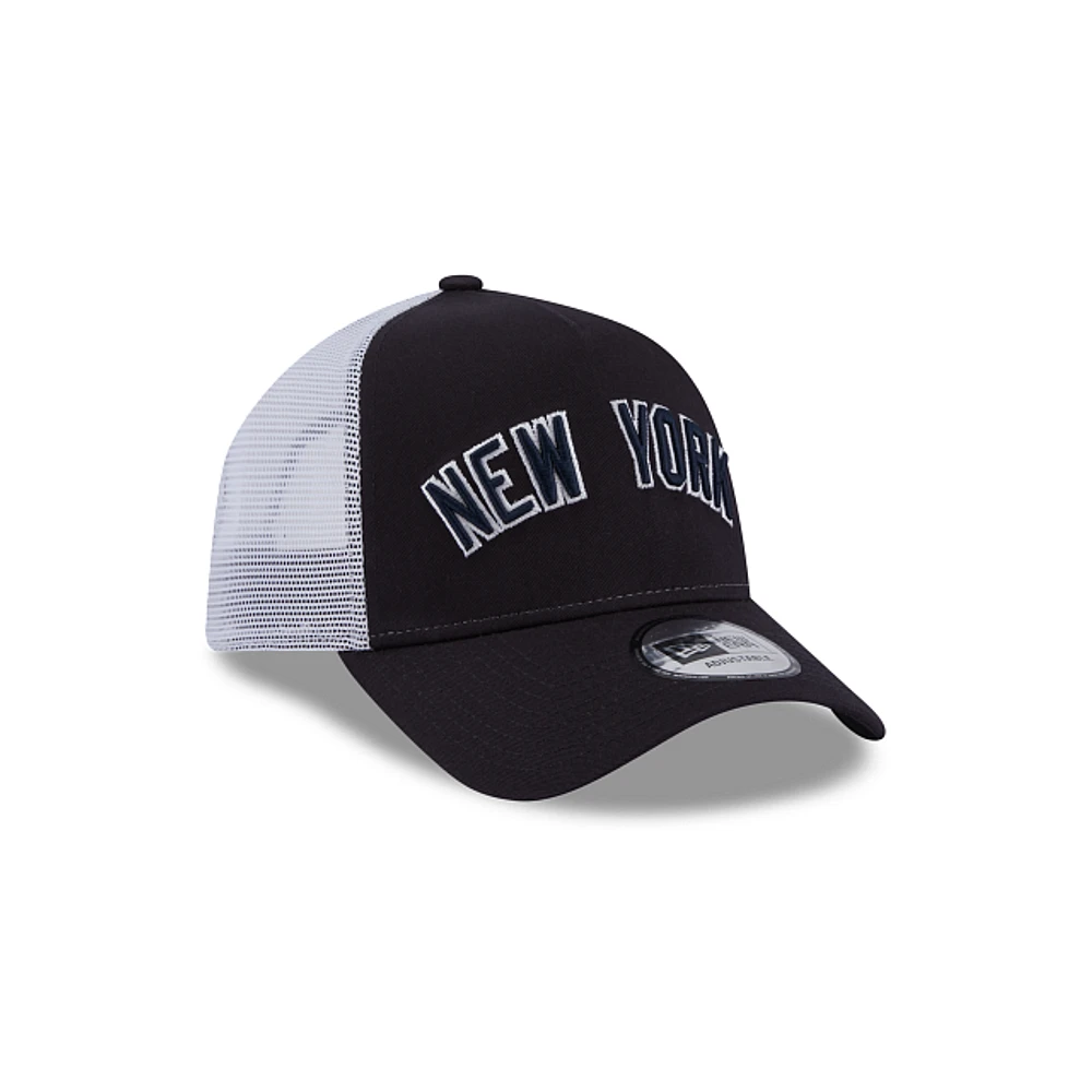 New York Yankees MLB Team Script Trucker 9FORTY Snapback