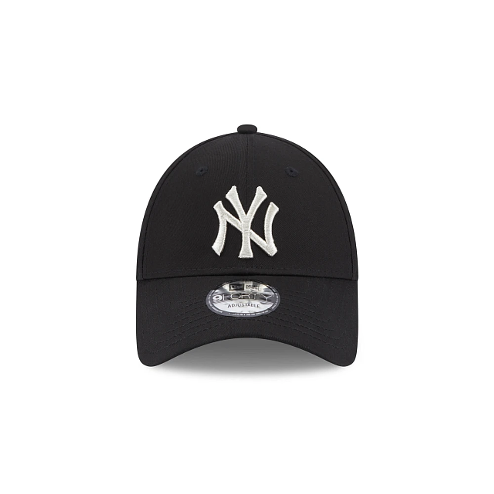 New York Yankees MLB Metallic Logo 9FORTY Strapback para Mujer