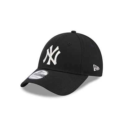 New York Yankees MLB Metallic Logo 9FORTY Strapback para Mujer