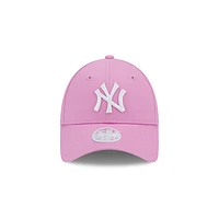 New York Yankees League Essentials 9FORTY Strapback rosa para mujer