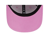 New York Yankees League Essentials 9FORTY Strapback rosa para mujer