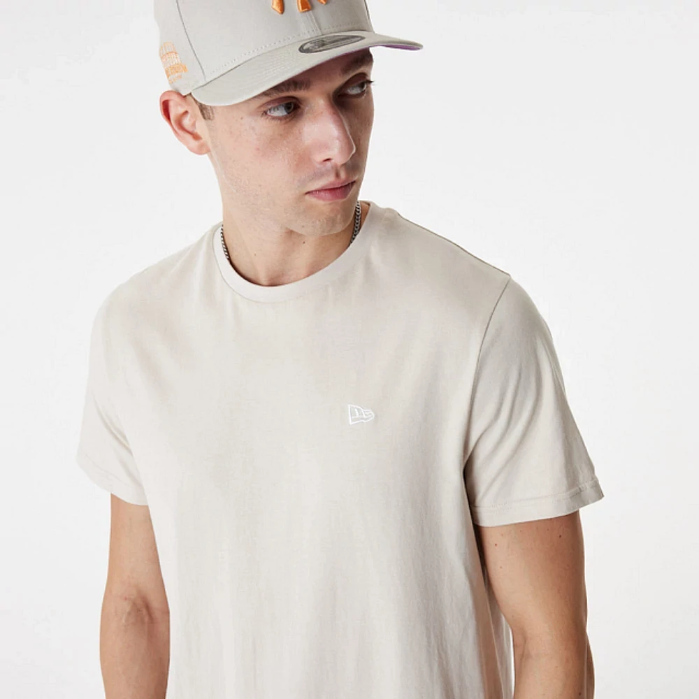 Playera Manga Corta New Era Essentials Beige