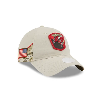 Tampa Bay Buccaneers NFL Salute to Service 2023 9TWENTY Strapback para Mujer