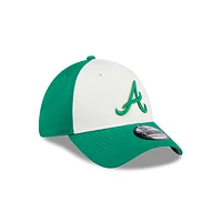 Atlanta Braves MLB St. Patrick's Day 2024 39THIRTY Elástica