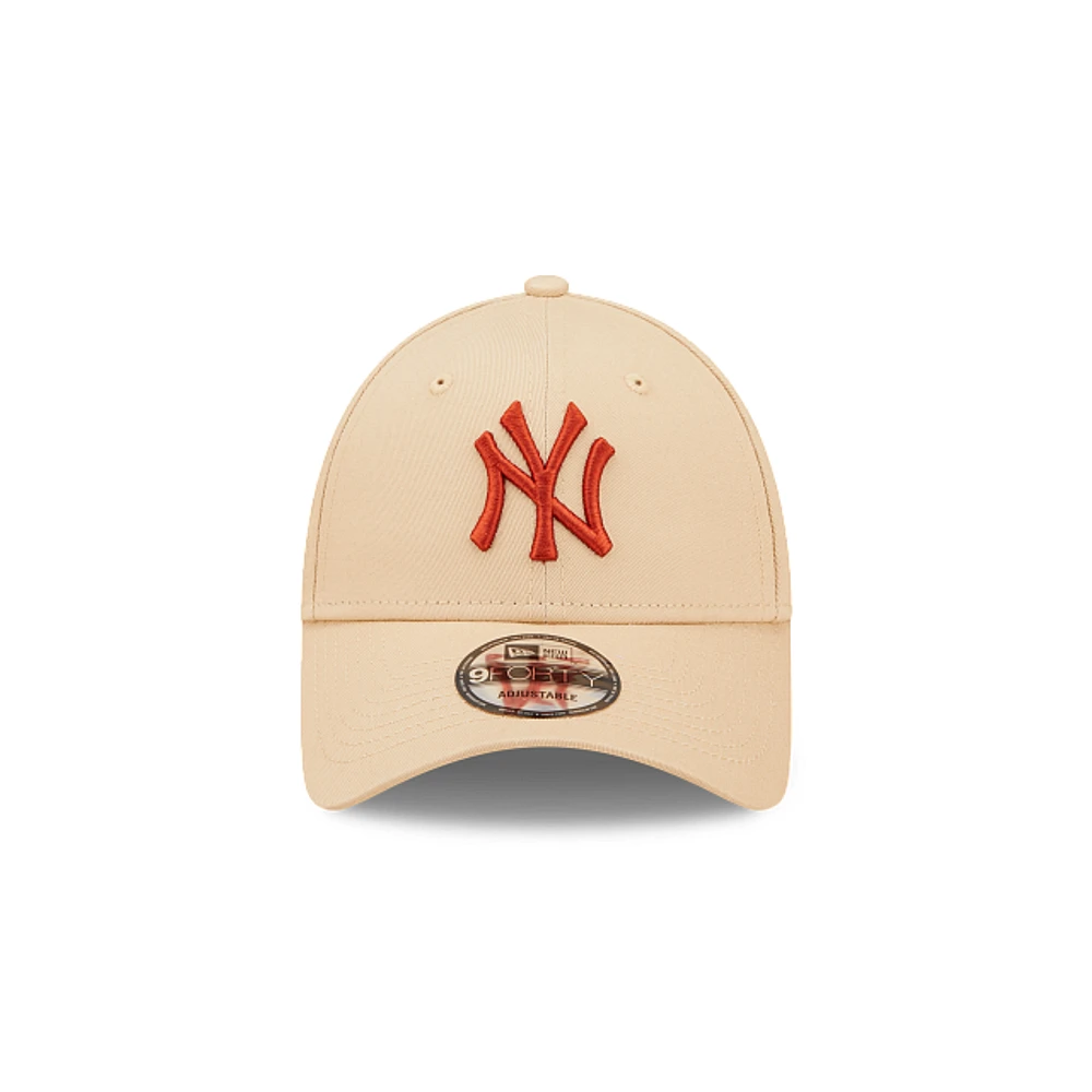 New York Yankees League Essential 9FORTY Strapback Beige