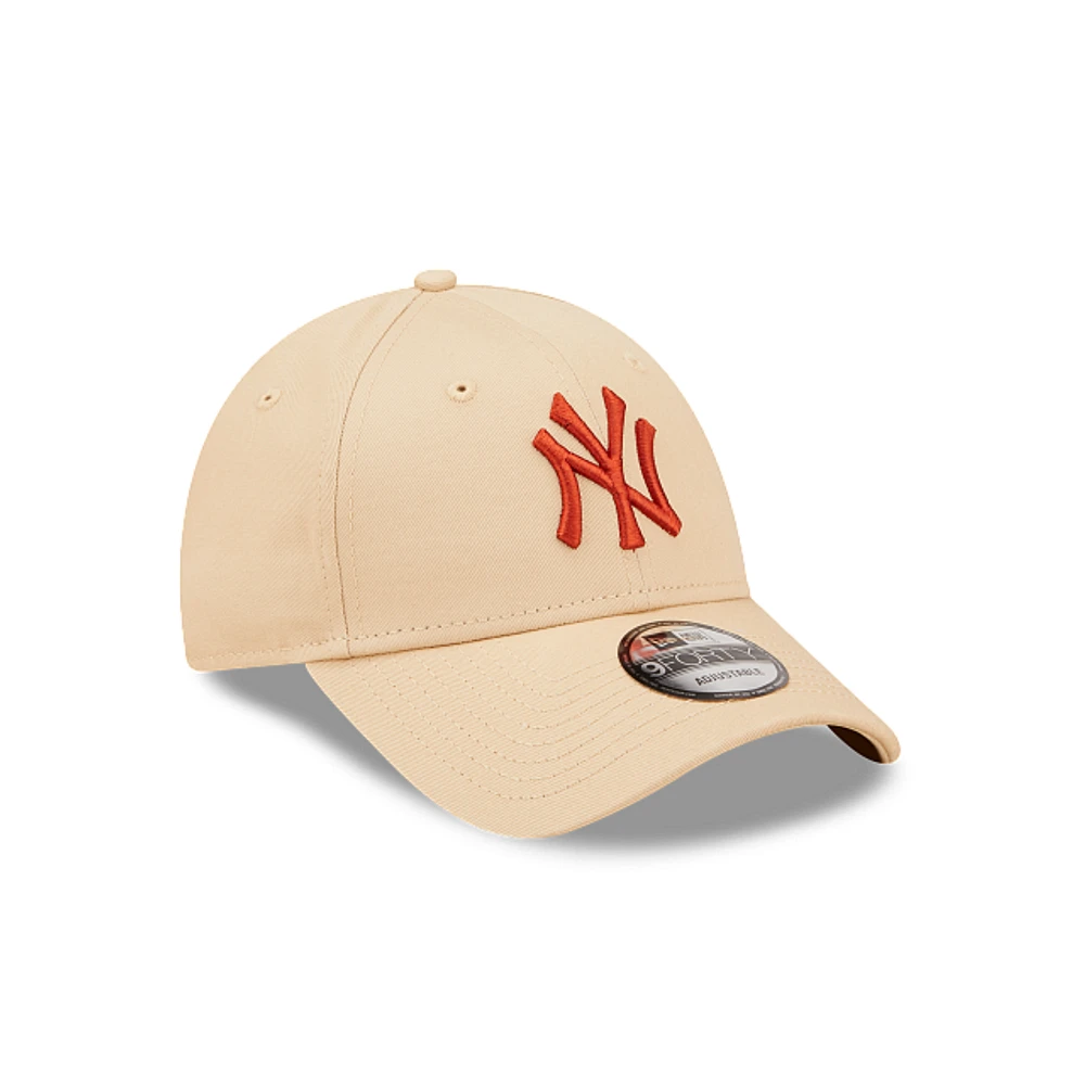 New York Yankees League Essential 9FORTY Strapback Beige