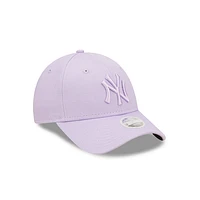 New York Yankees Women's League Essentials 9FORTY Strapback para Mujer