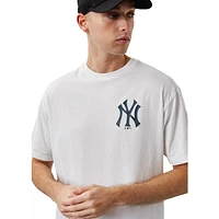 Playera Manga Corta New York Yankees City Graphic