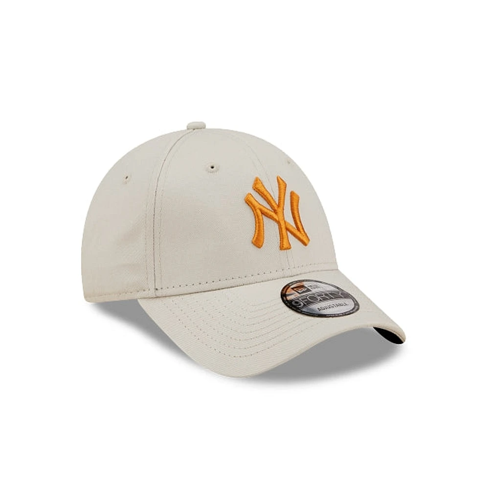 New York Yankees League Essential 9FORTY Strapback Stone