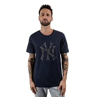 Playera Manga Corta New York Yankees Paisley Elements