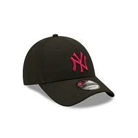 New York Yankees League Essential 9FORTY Strapback Rosa