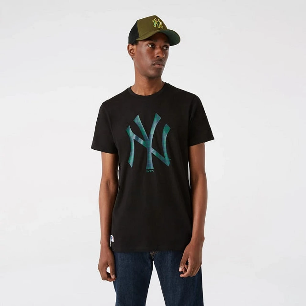 Playera Manga Corta New York Yankees Logo Infill Negra