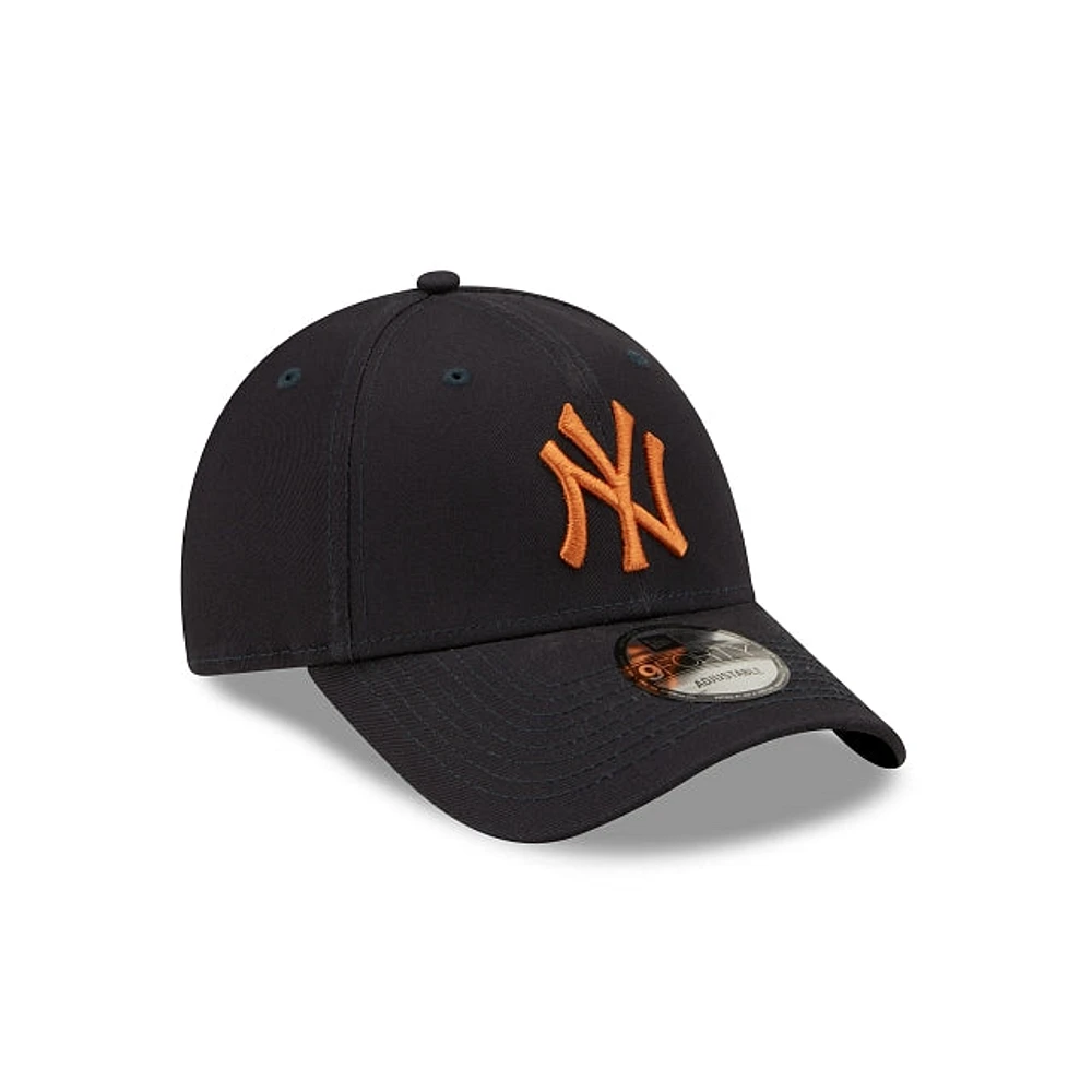 New York Yankees League Essential 9FORTY Strapback Anaranjada